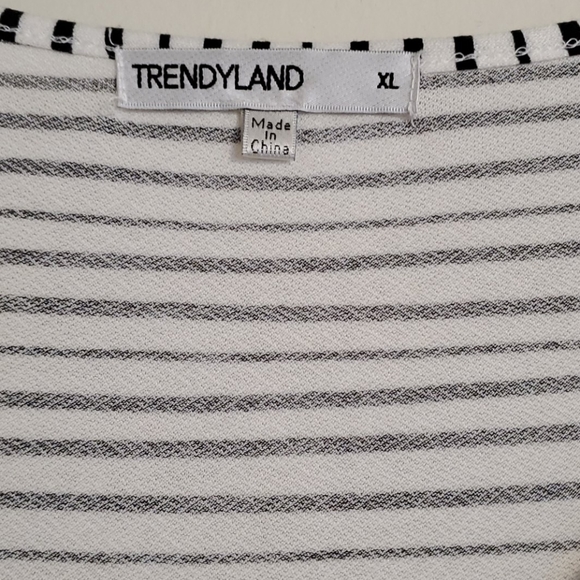 Mid length sleeved blouse - Picture 2 of 4